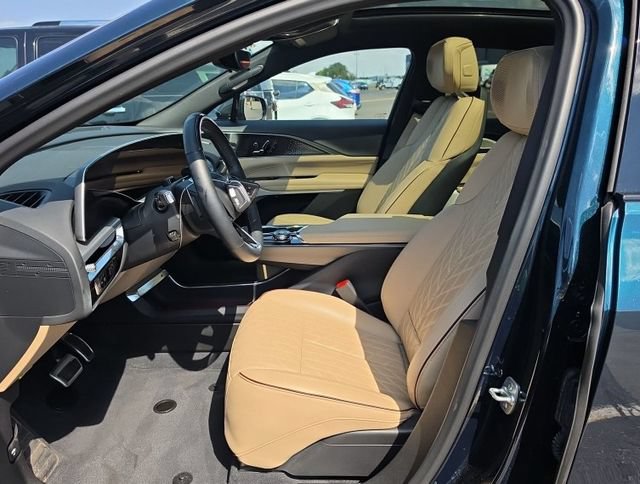 Used 2025 Cadillac Lyriq Luxury w/ Nappa Leather Package AWD/4WD image 7