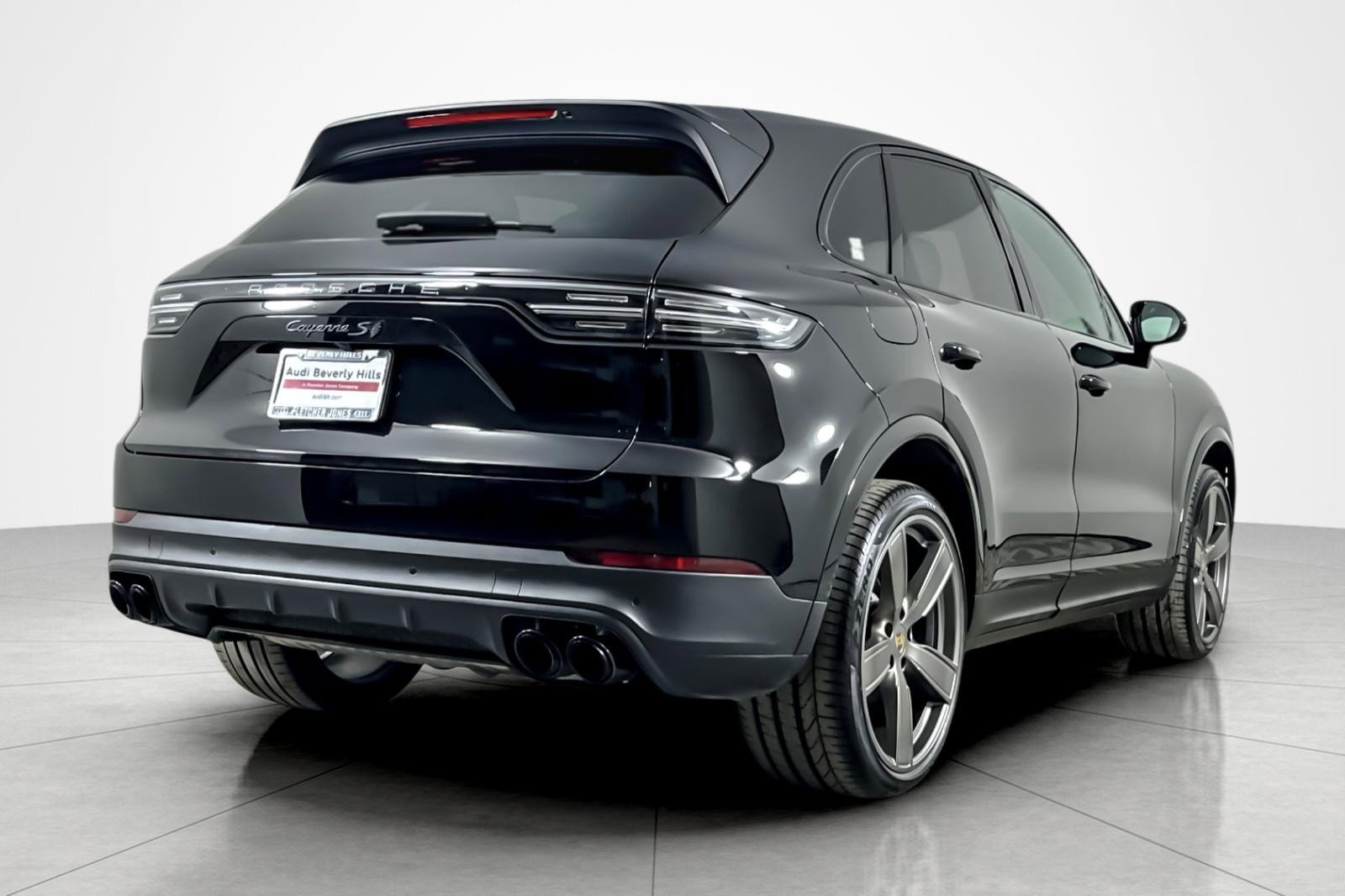 Used 2023 Porsche Cayenne S image 5