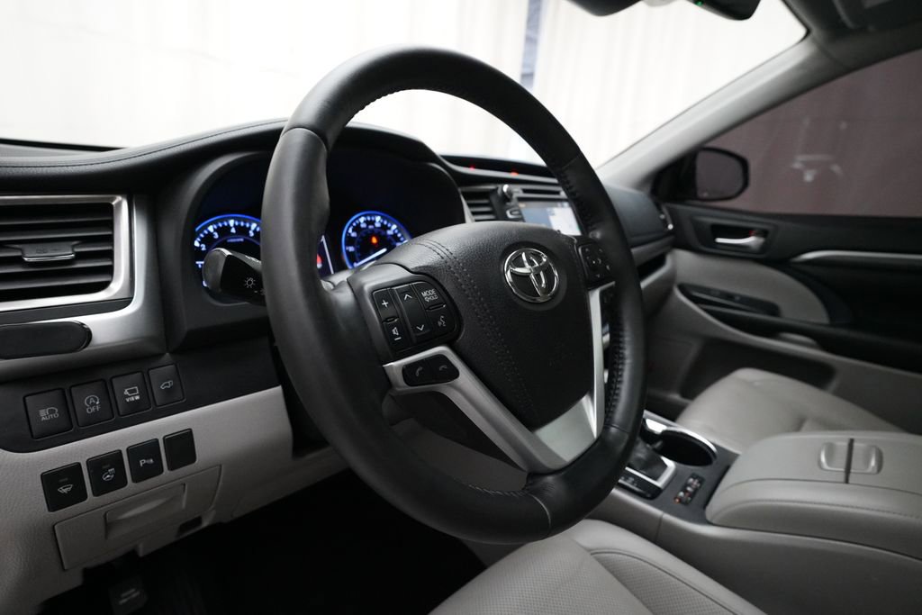 Used 2018 Toyota Highlander Limited Platinum image 8