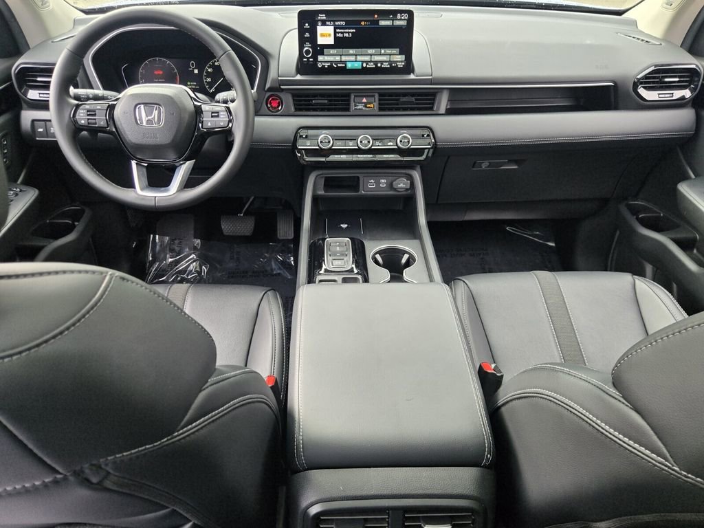 Used 2025 Honda Pilot Touring image 13