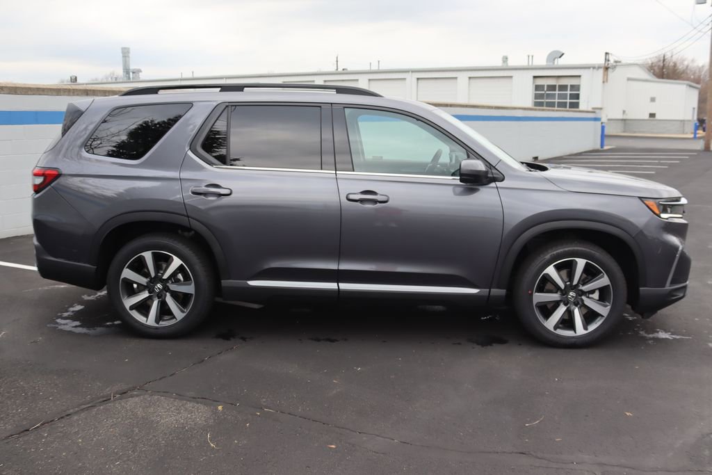 Certified 2025 Honda Pilot Touring image 6