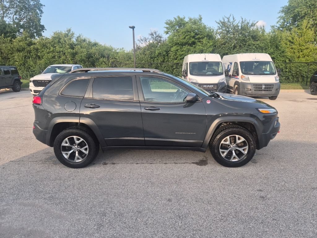 Used 2016 Jeep Cherokee Trailhawk w/ Comfort/Convenience Group AWD/4WD image 4