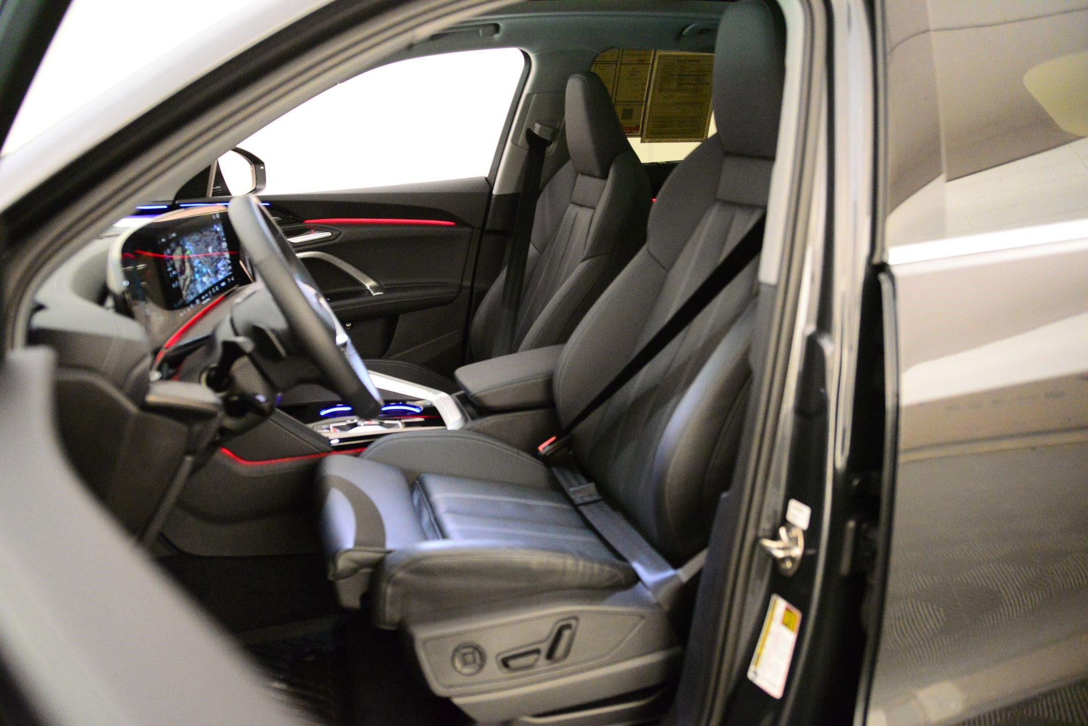 Certified 2025 Audi Q5 Prestige image 4