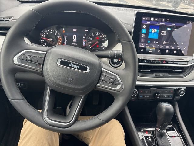 Used 2023 Jeep Compass Limited image 25
