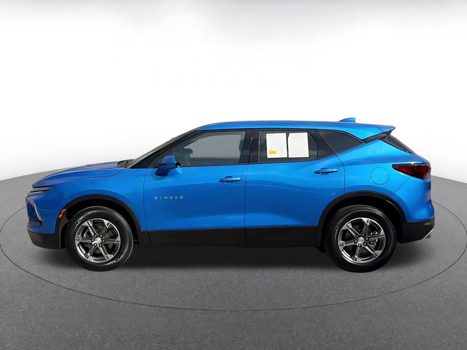 Used 2025 Chevrolet Blazer LT FWD image 9
