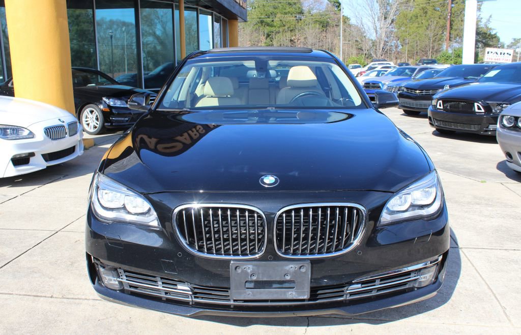 Used 2014 BMW 750i xDrive XI image 2