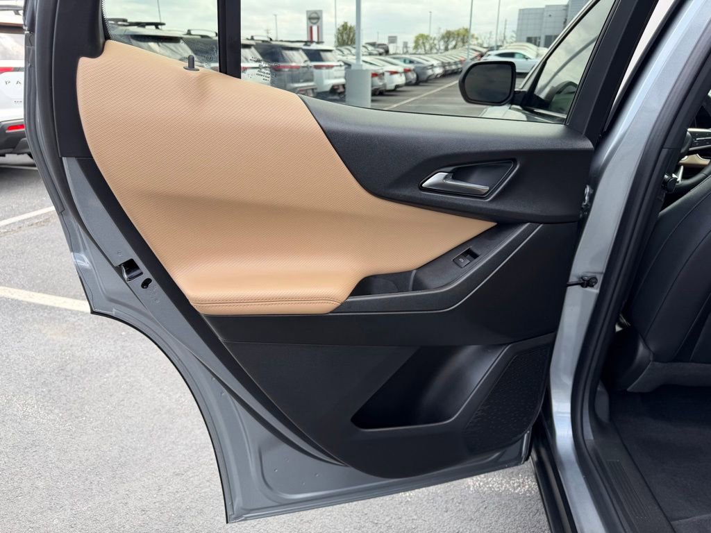 Used 2025 Chevrolet Equinox ACTIV w/ Convenience Package III image 17