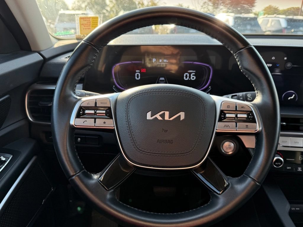 Used 2025 Kia Telluride LX FWD image 13