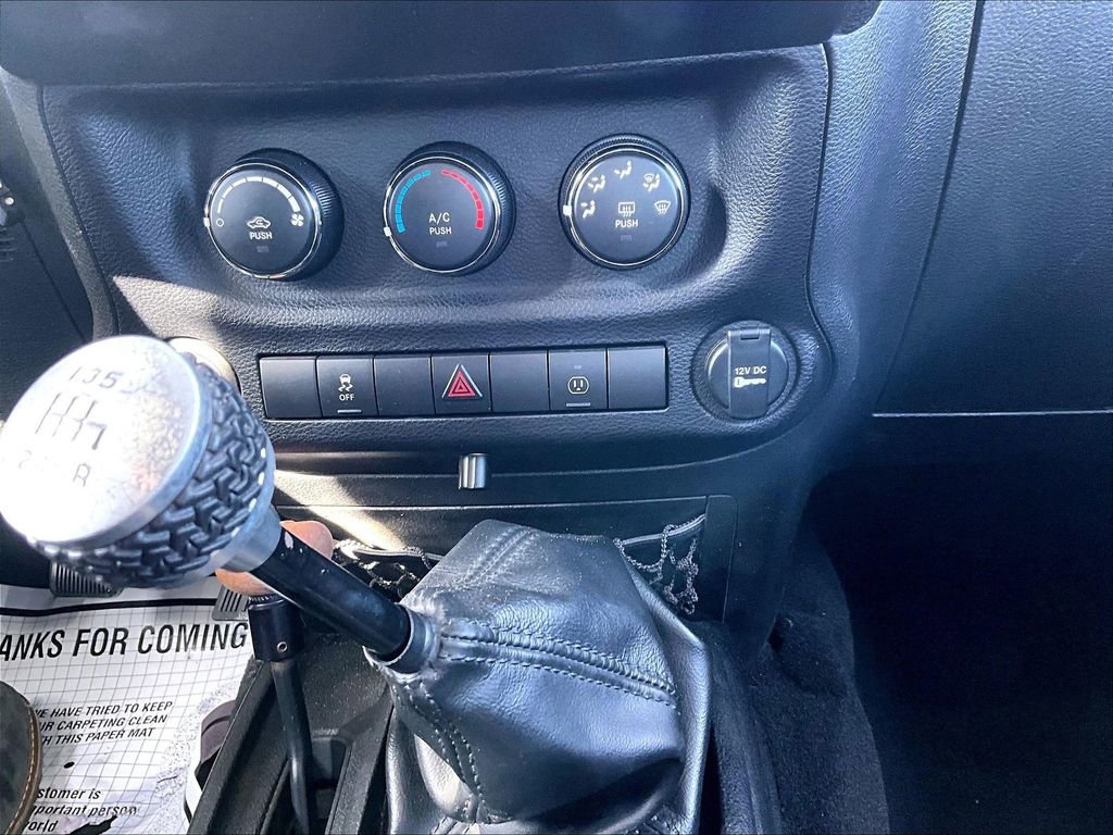 Used 2014 Jeep Wrangler Rubicon w/ Power Convenience Group AWD/4WD image 27