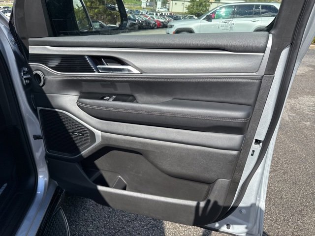 New 2025 Jeep Wagoneer L Series II w/ Convenience Group I image 31