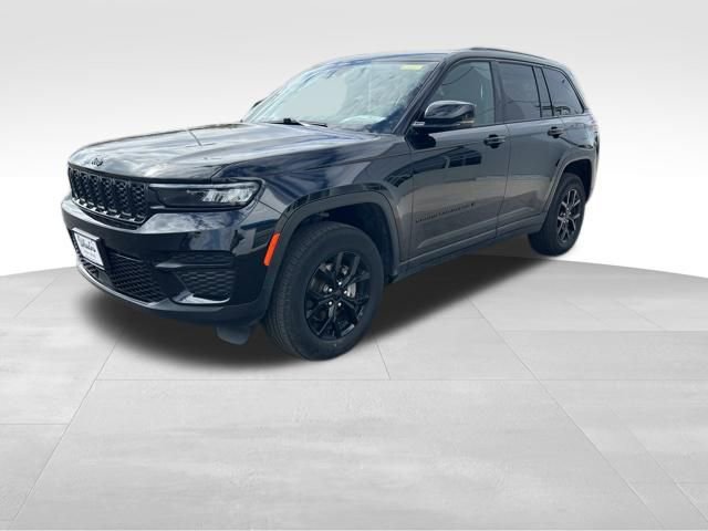 Used 2025 Jeep Grand Cherokee Altitude AWD/4WD image 1