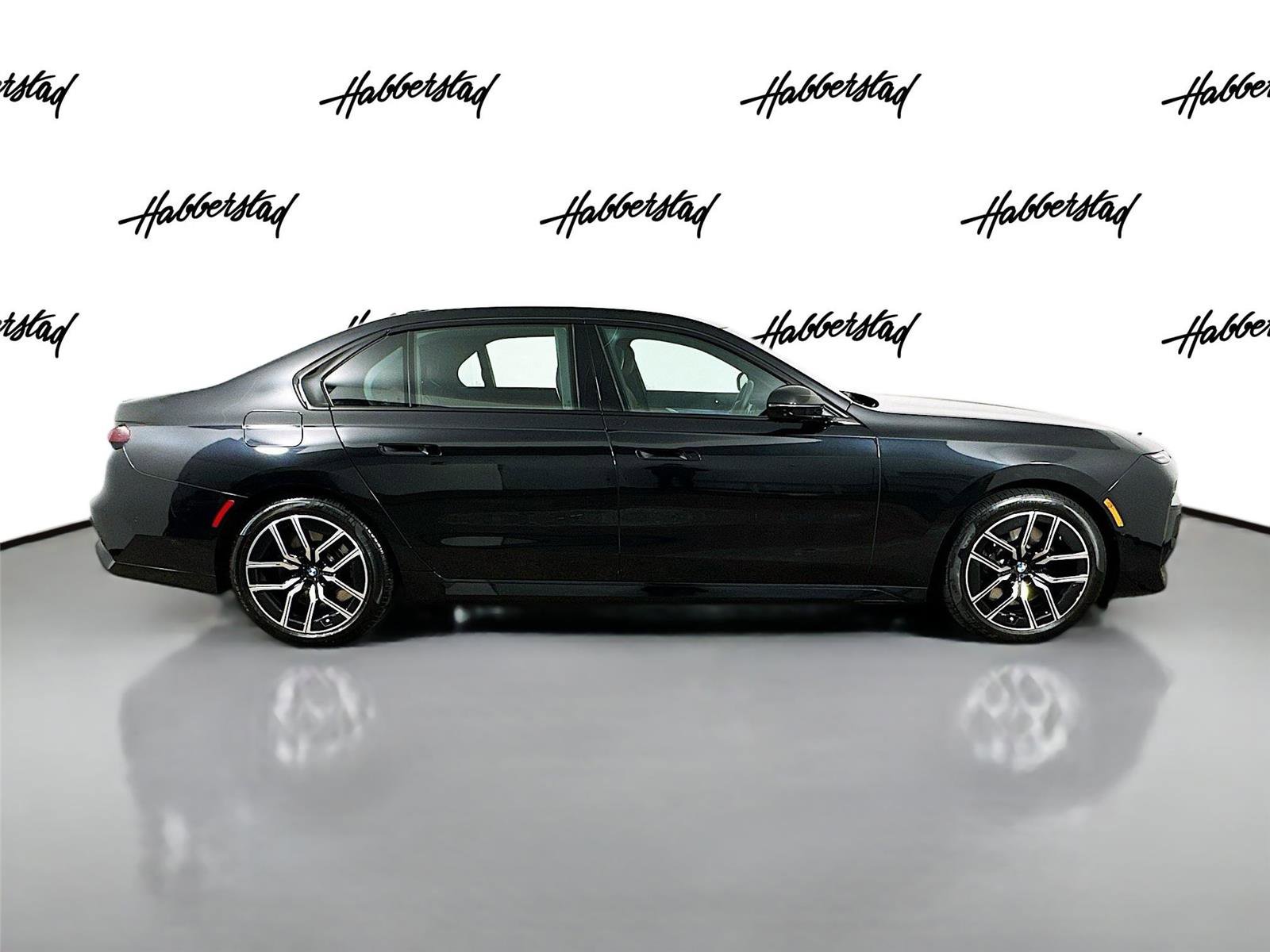 Used 2023 BMW 760i xDrive image 4
