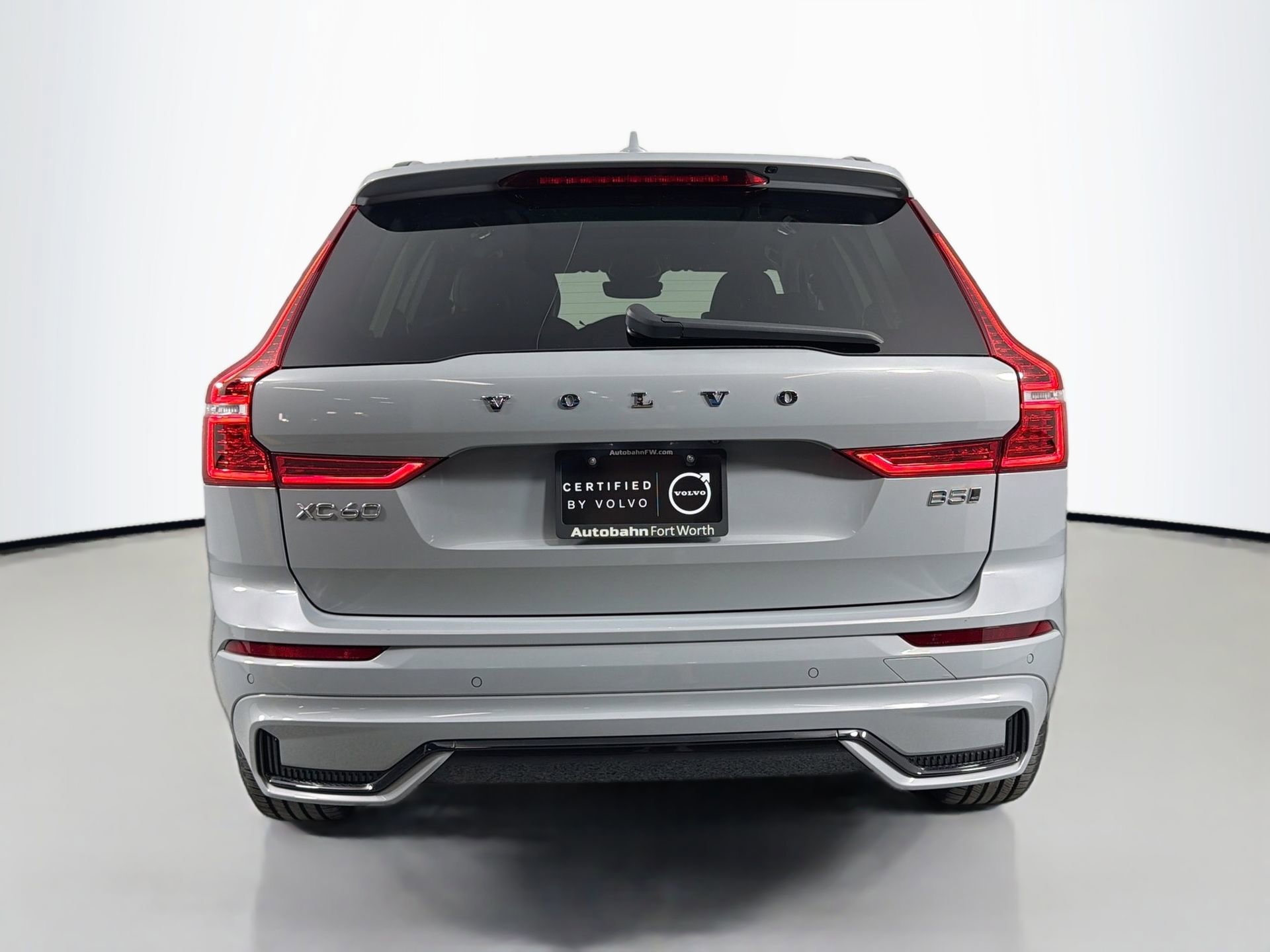 Certified 2024 Volvo XC60 B5 Core AWD/4WD image 7