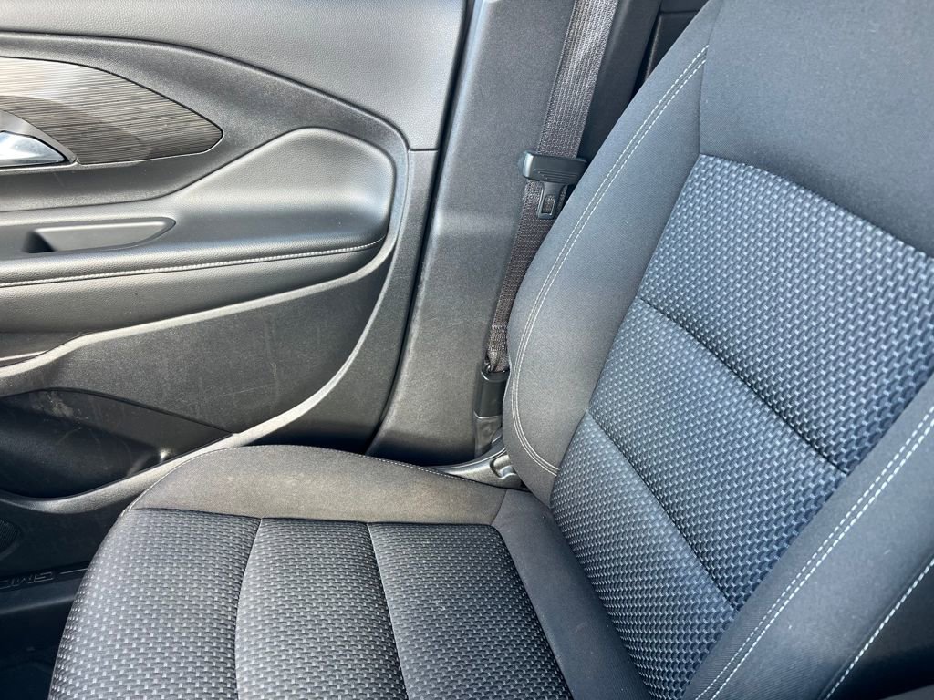 Used 2024 GMC Terrain SLE image 28