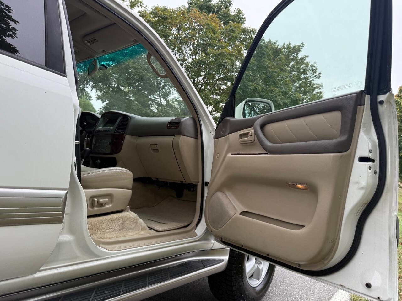 Used 2004 Toyota Land Cruiser image 61