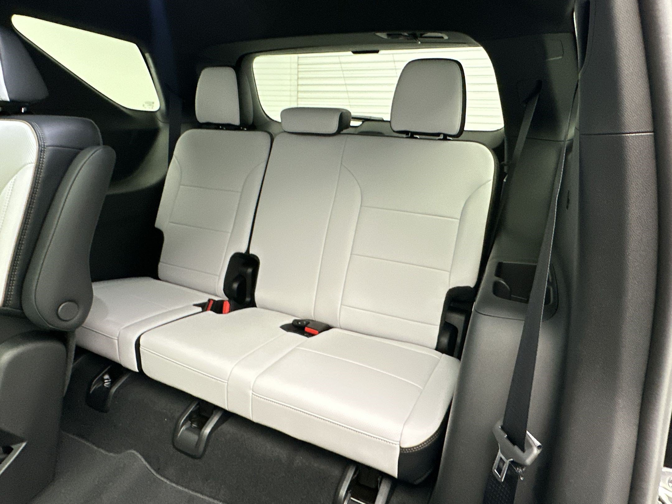 New 2026 Chevrolet Traverse High Country w/ LPO, Floor Liner Package AWD/4WD image 34
