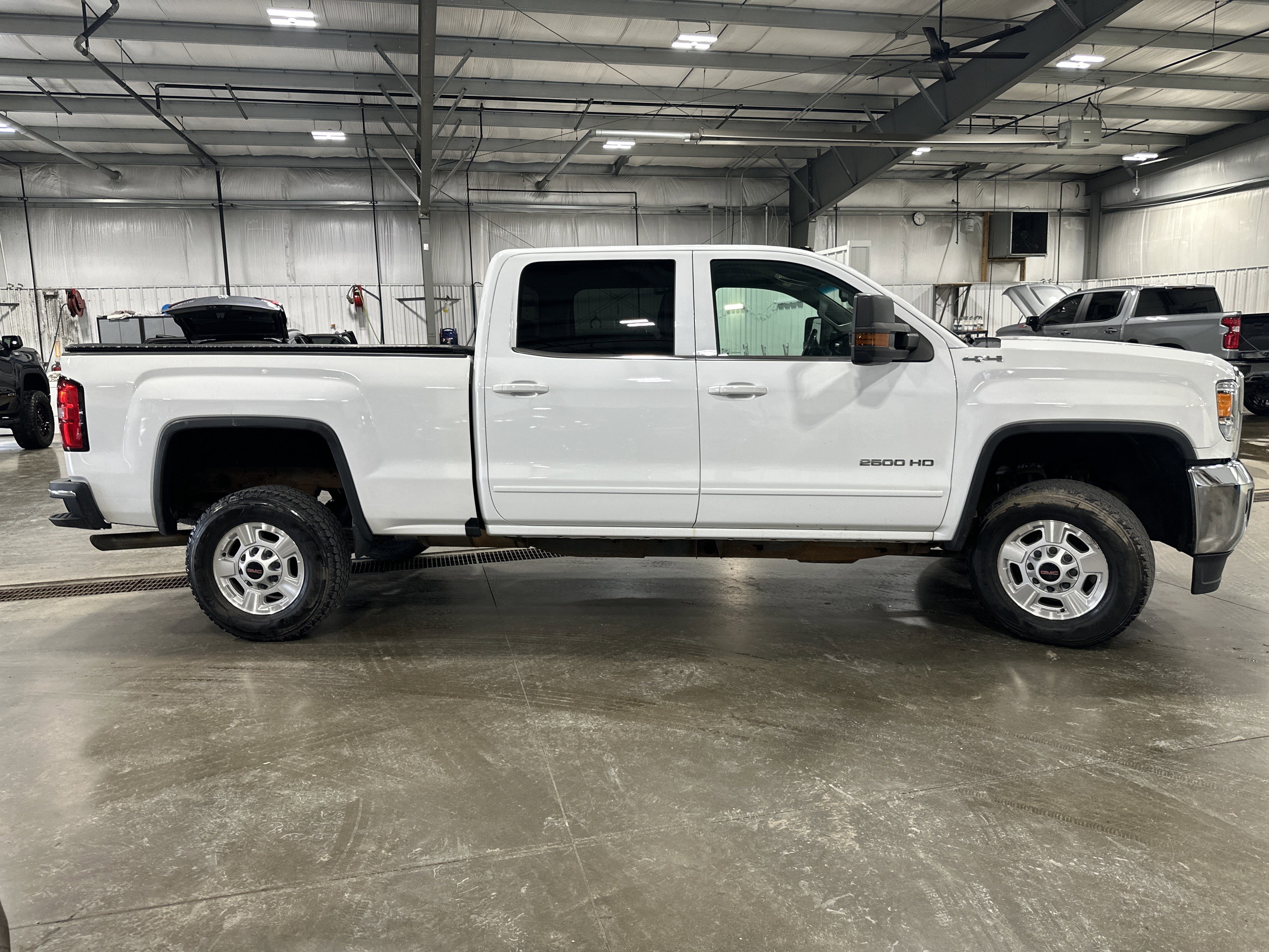 Used 2017 GMC Sierra 2500 SLE w/ HD SLE Preferred Plus Package image 2