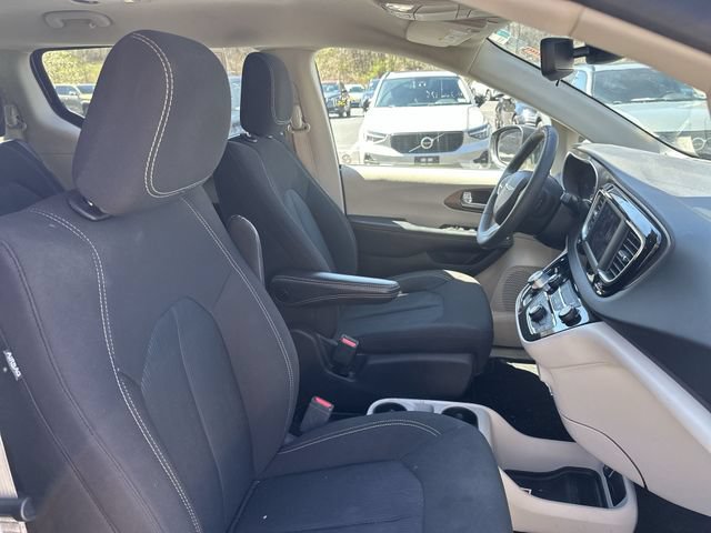 Used 2023 Chrysler Voyager LX FWD image 29