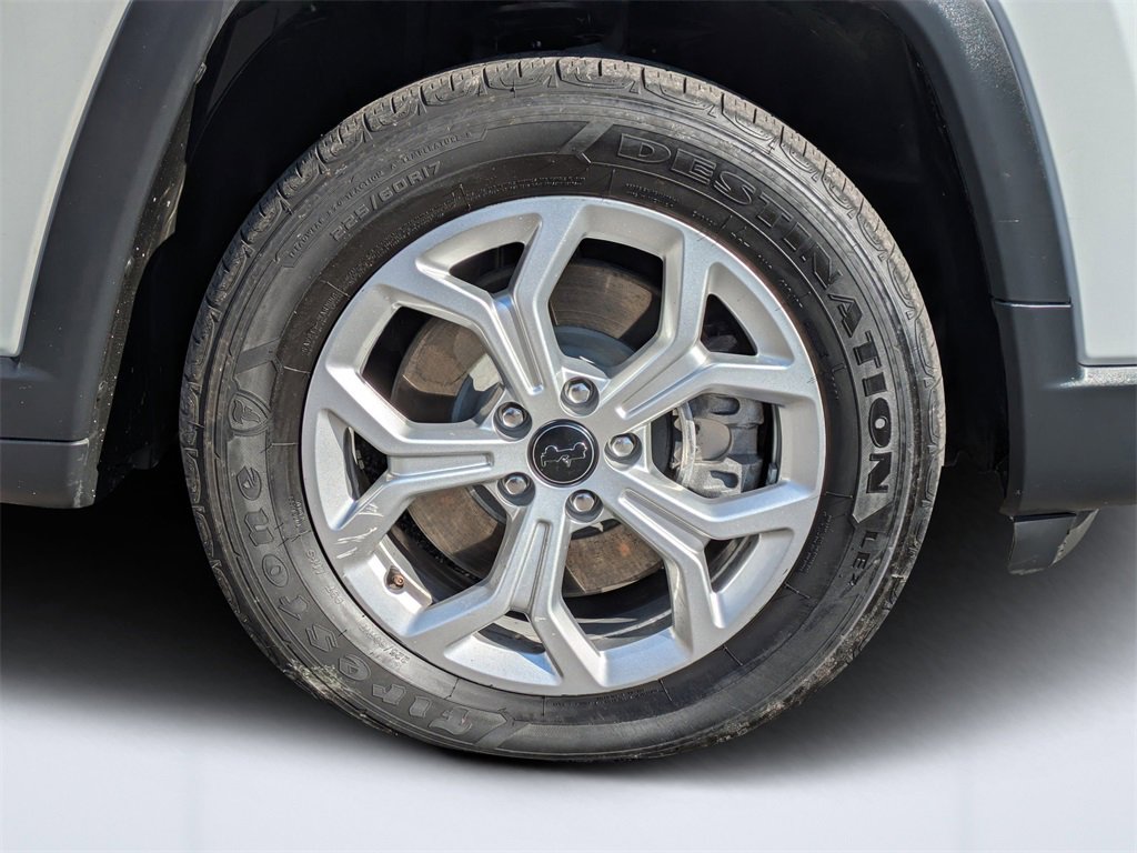 Used 2025 Jeep Compass Latitude image 10