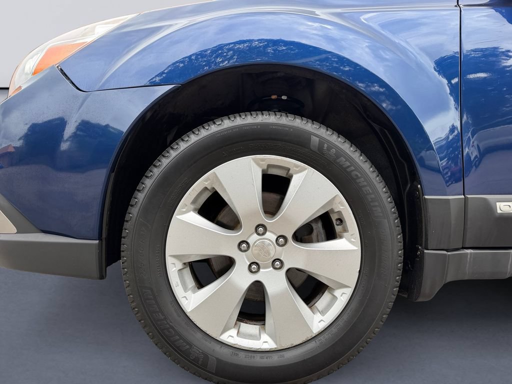 Used 2011 Subaru Outback 2.5i Limited AWD/4WD image 9