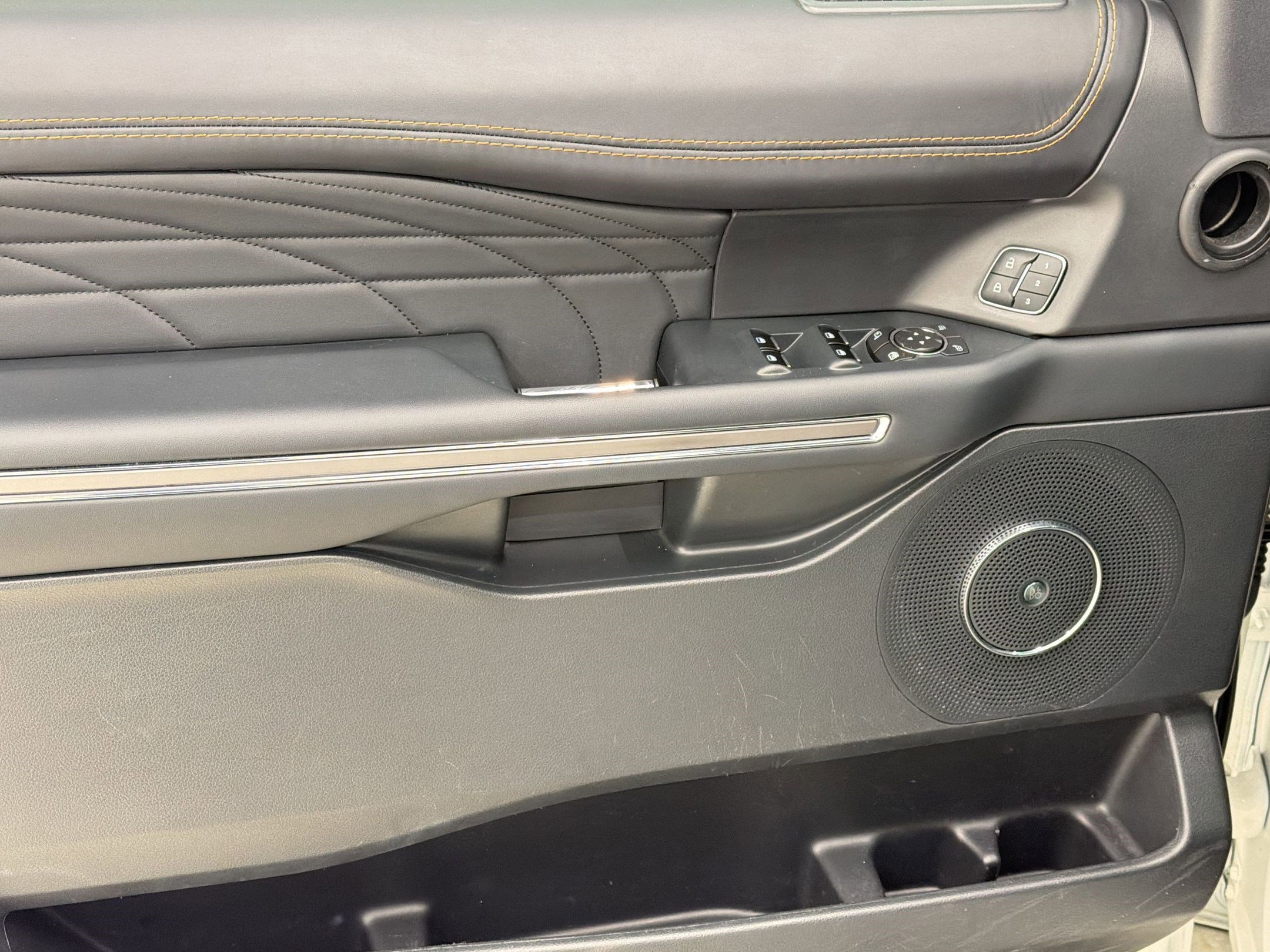 Used 2022 Ford Expedition Platinum image 12