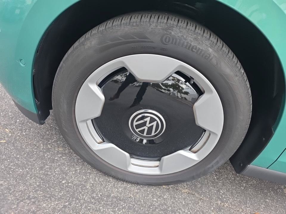 Used 2025 Volkswagen ID. Buzz Pro S Plus RWD image 24
