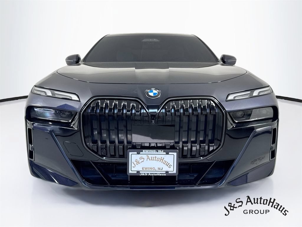 Used 2024 BMW 740i xDrive AWD/4WD image 2