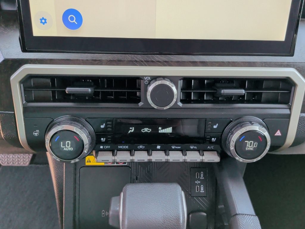 Used 2025 Toyota Tacoma Limited AWD/4WD image 29