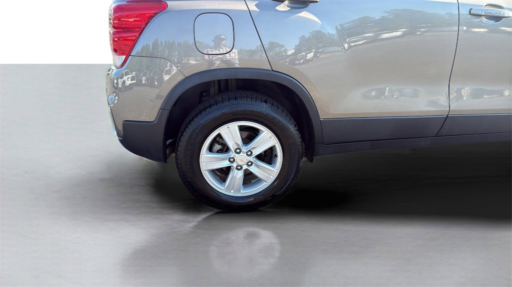 Used 2022 Chevrolet Trax LT w/ Driver Confidence Package image 17