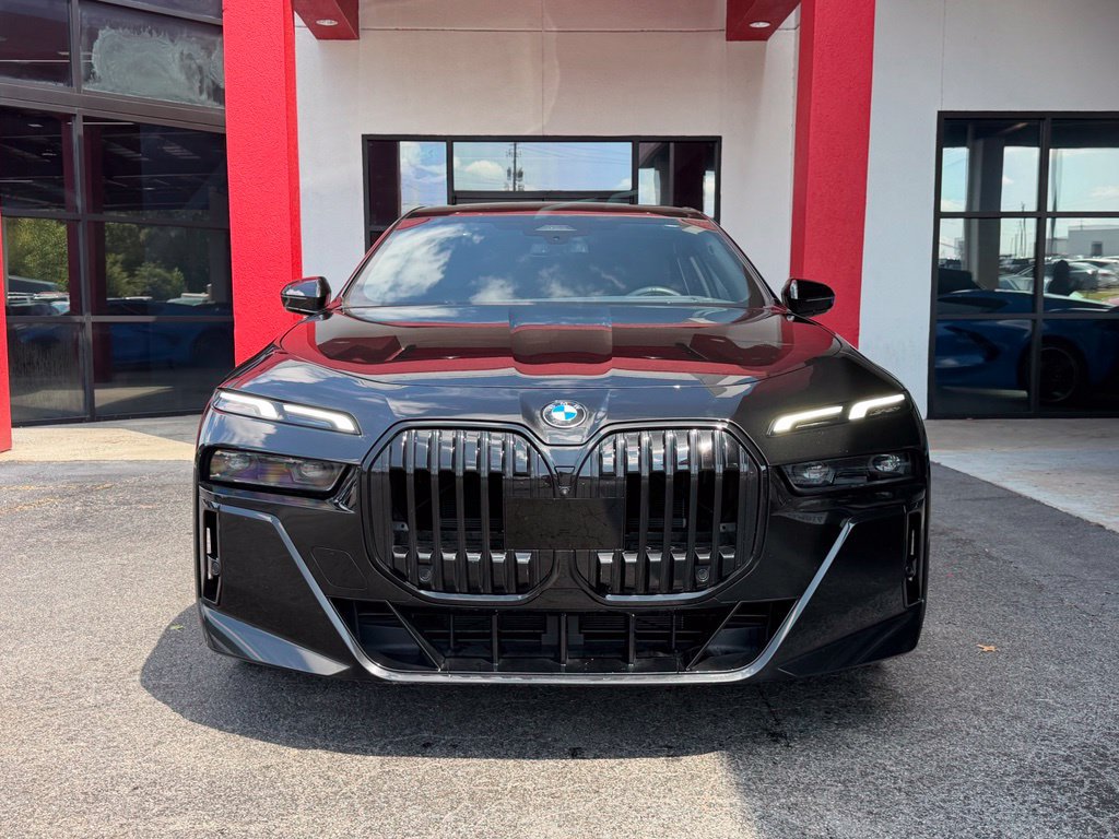 Used 2023 BMW 760i xDrive w/ Luxury Rear Seating Package AWD/4WD image 4