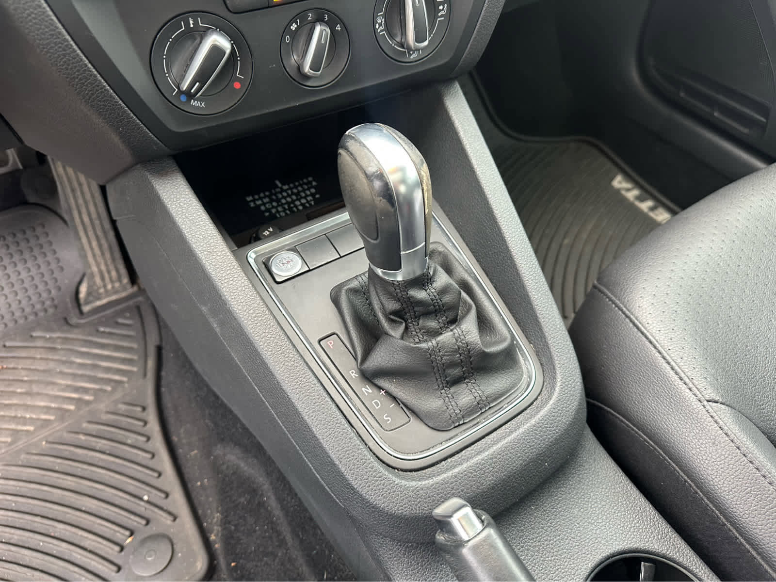 Used 2017 Volkswagen Jetta SE FWD image 18