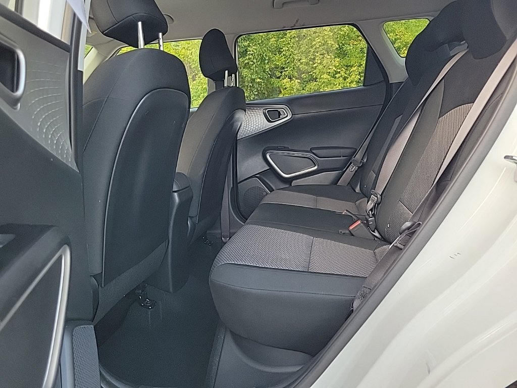 Used 2025 Kia Soul LX w/ LX Technology Package FWD image 31