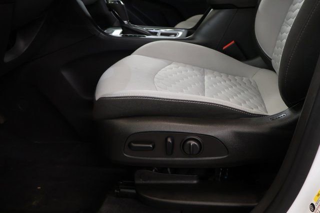 Used 2021 Chevrolet Equinox LS w/ LS Convenience Package image 12