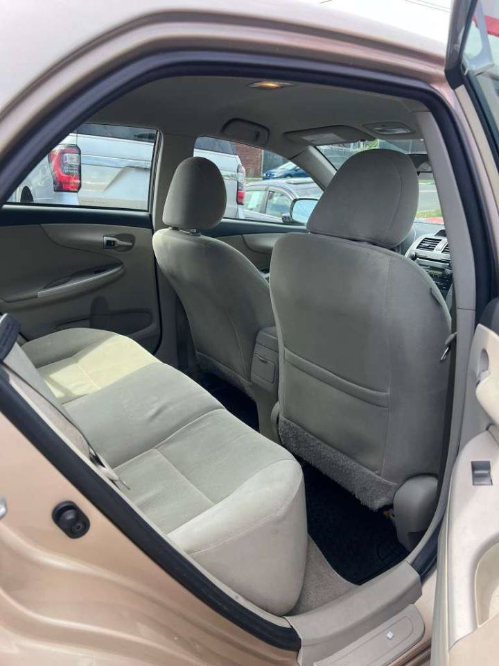 Used 2012 Toyota Corolla LE FWD image 23
