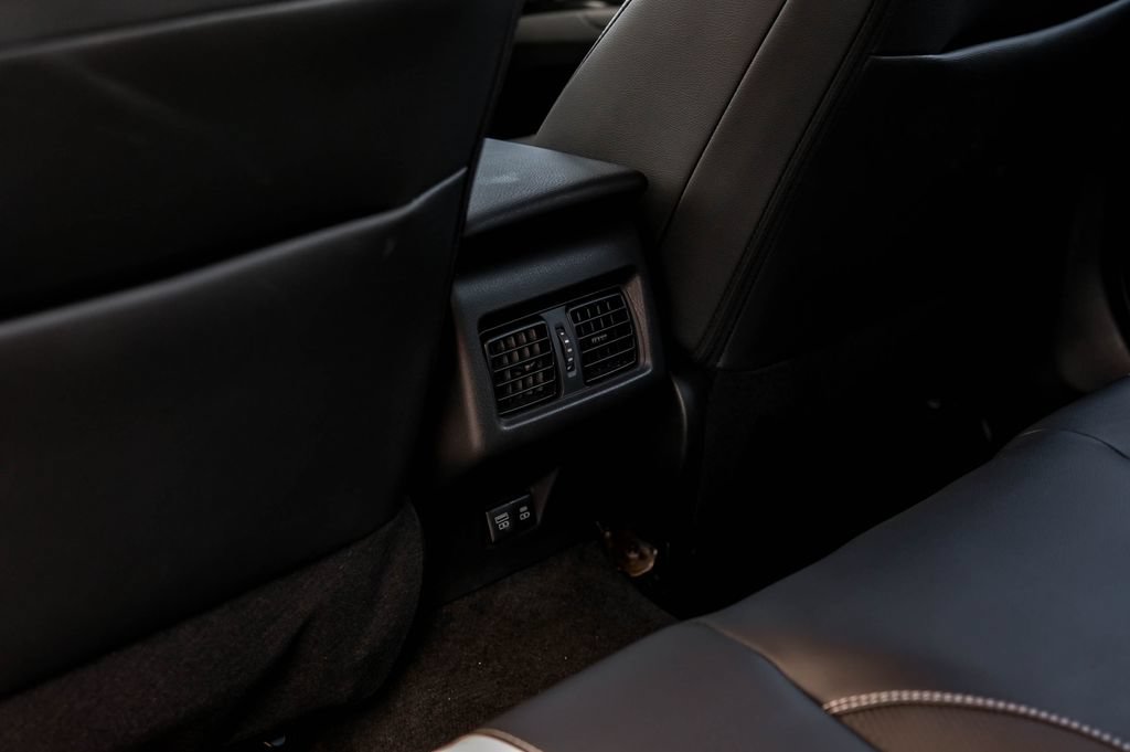Used 2025 Toyota Camry SE FWD image 40