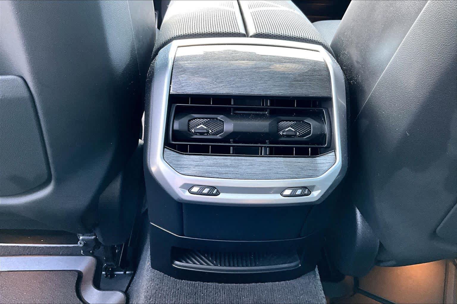 Used 2024 BMW 760i xDrive w/ Executive Package AWD/4WD image 37