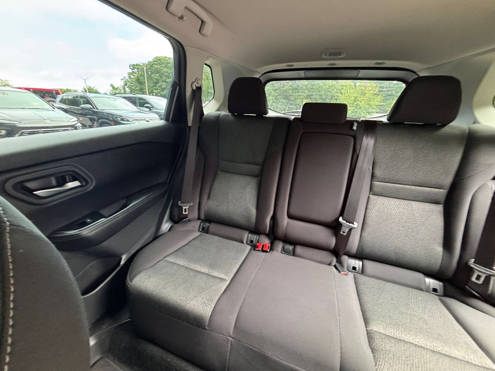 Used 2025 Nissan Rogue SV FWD image 40