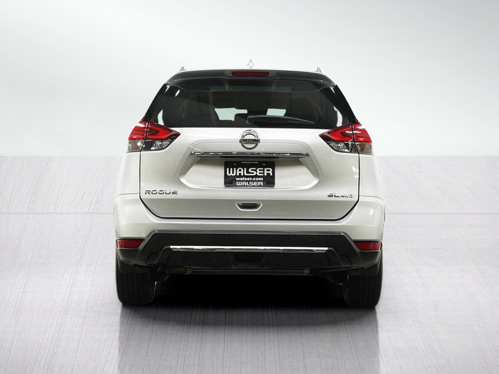 Used 2017 Nissan Rogue SL w/ SL Premium Package AWD/4WD image 4