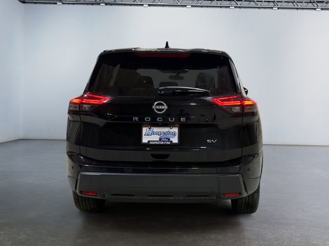 Used 2024 Nissan Rogue SV image 4