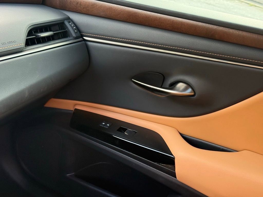 Certified 2023 Lexus ES 350 w/ Premium Package image 37