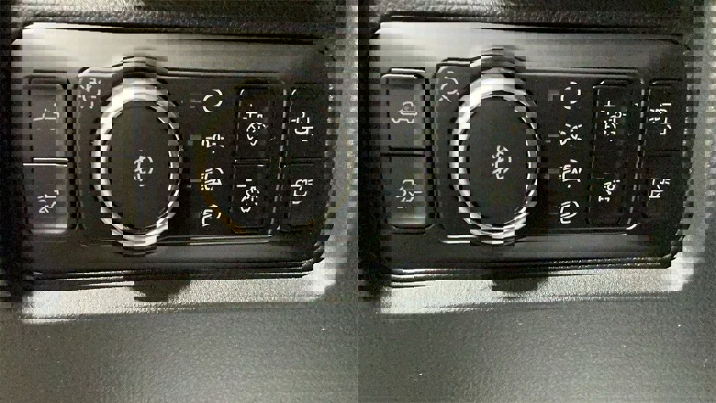 New 2025 Ford F350 Lariat w/ Black Appearance Package image 35