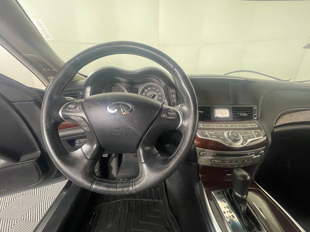 Used 2017 INFINITI Q70 L 3.7 image 15