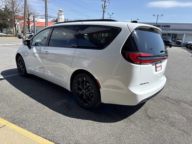New 2026 Chrysler Pacifica Limited FWD image 18