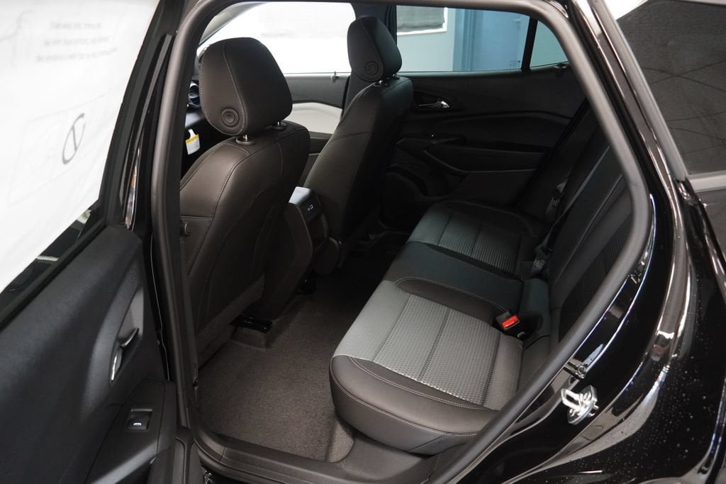 New 2026 Chevrolet Trax LT w/ Driver Confidence Package FWD image 17