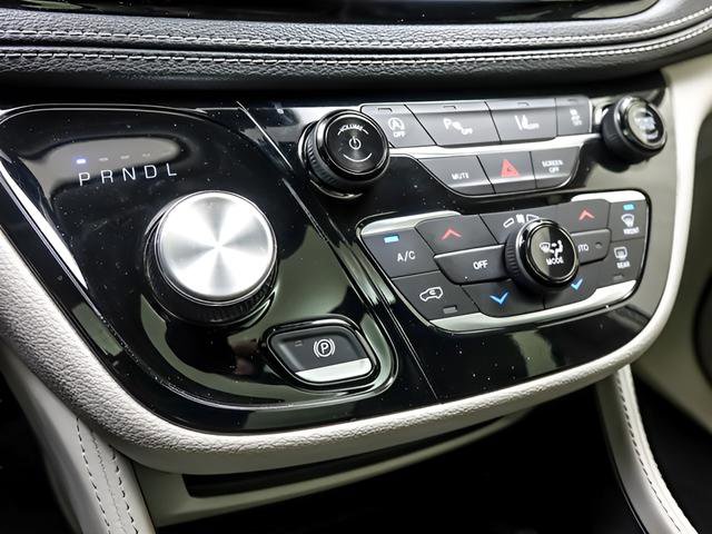 Used 2023 Chrysler Pacifica Limited image 22