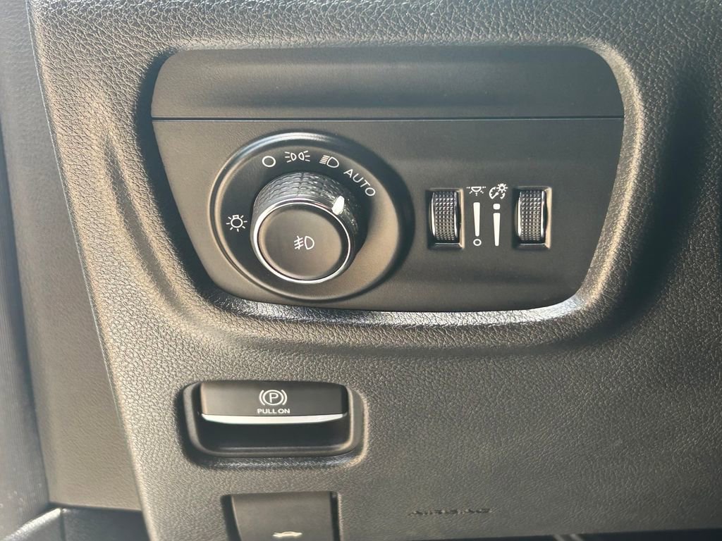 Used 2023 Jeep Grand Cherokee L Limited RWD image 24