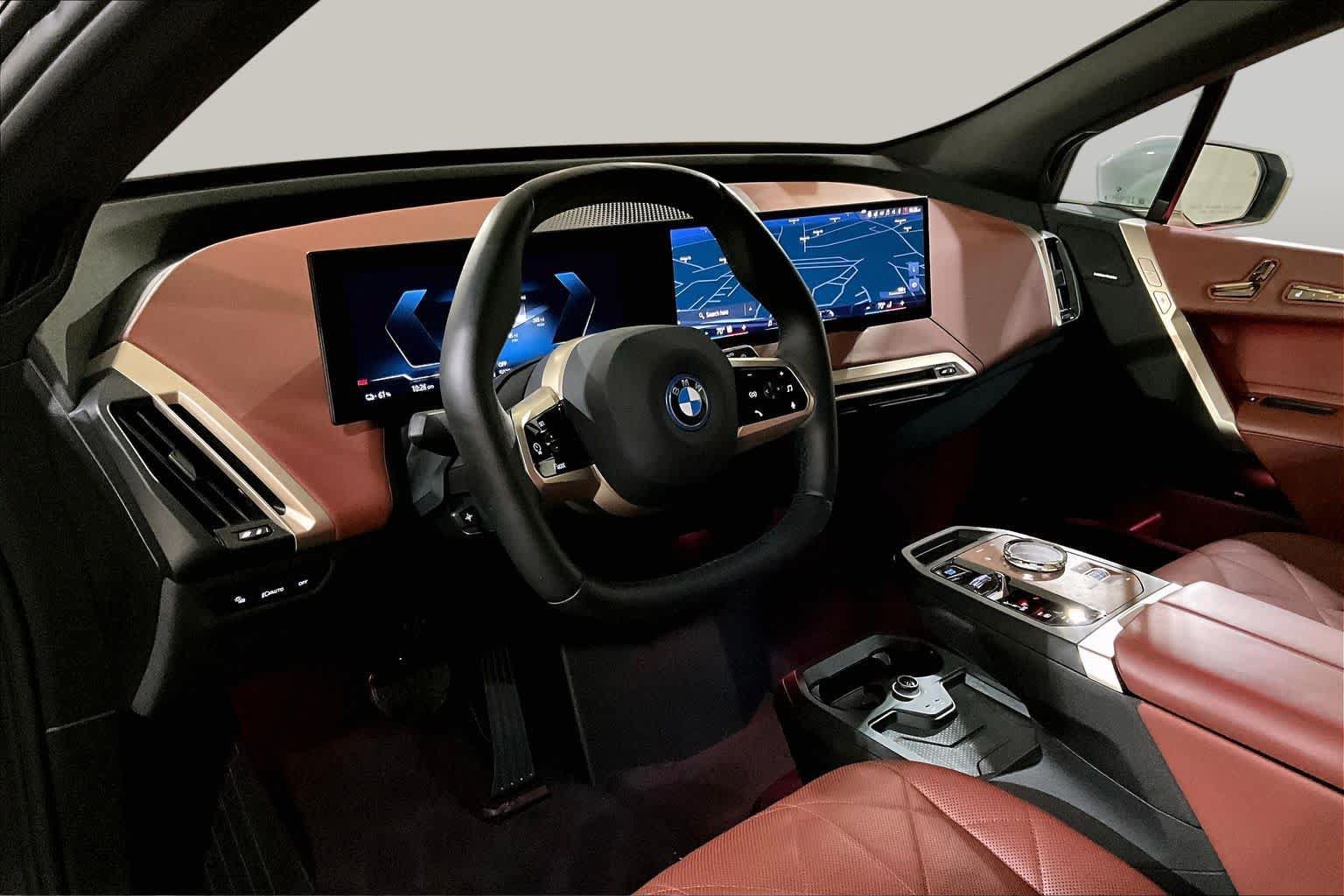 Used 2024 BMW iX xDrive50 w/ Premium Package AWD/4WD image 17