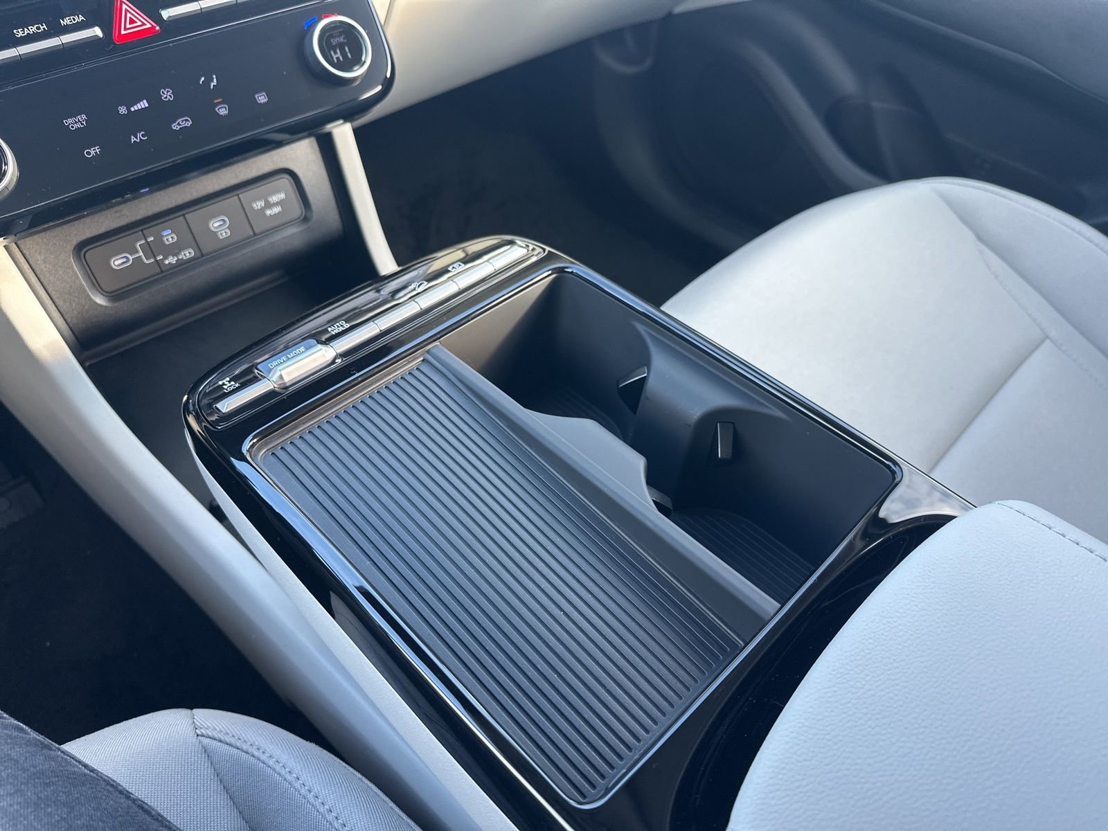 New 2026 Hyundai Tucson Blue SE image 58