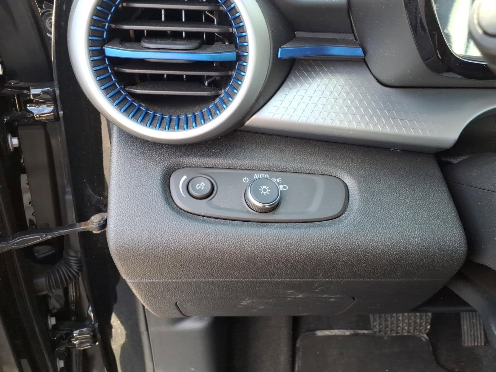 Used 2024 Chevrolet Trax LS w/ LS Convenience Package image 12