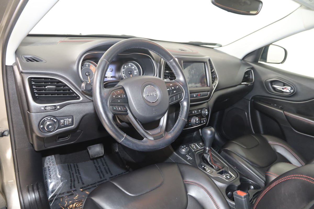 Used 2020 Jeep Cherokee Trailhawk w/ Cold Weather Group AWD/4WD image 25